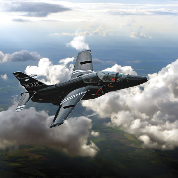 Leonardo-Finmeccanica: Successful first Flight for the new Aermacchi M-345