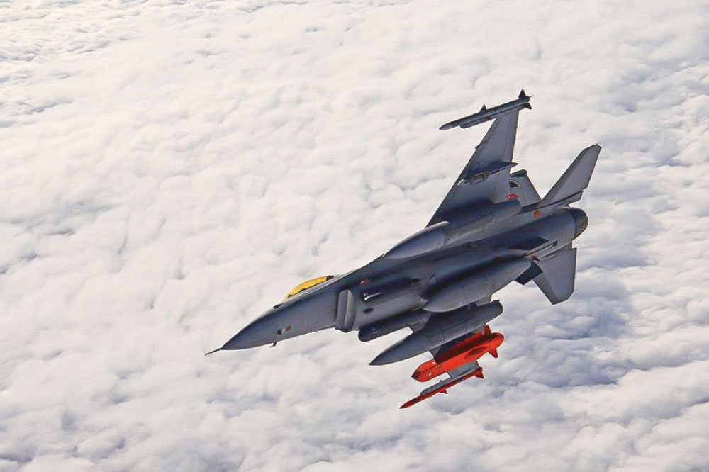 Azerbaijan Displayed Mock-Up of SOM-B1 Missile at Parade