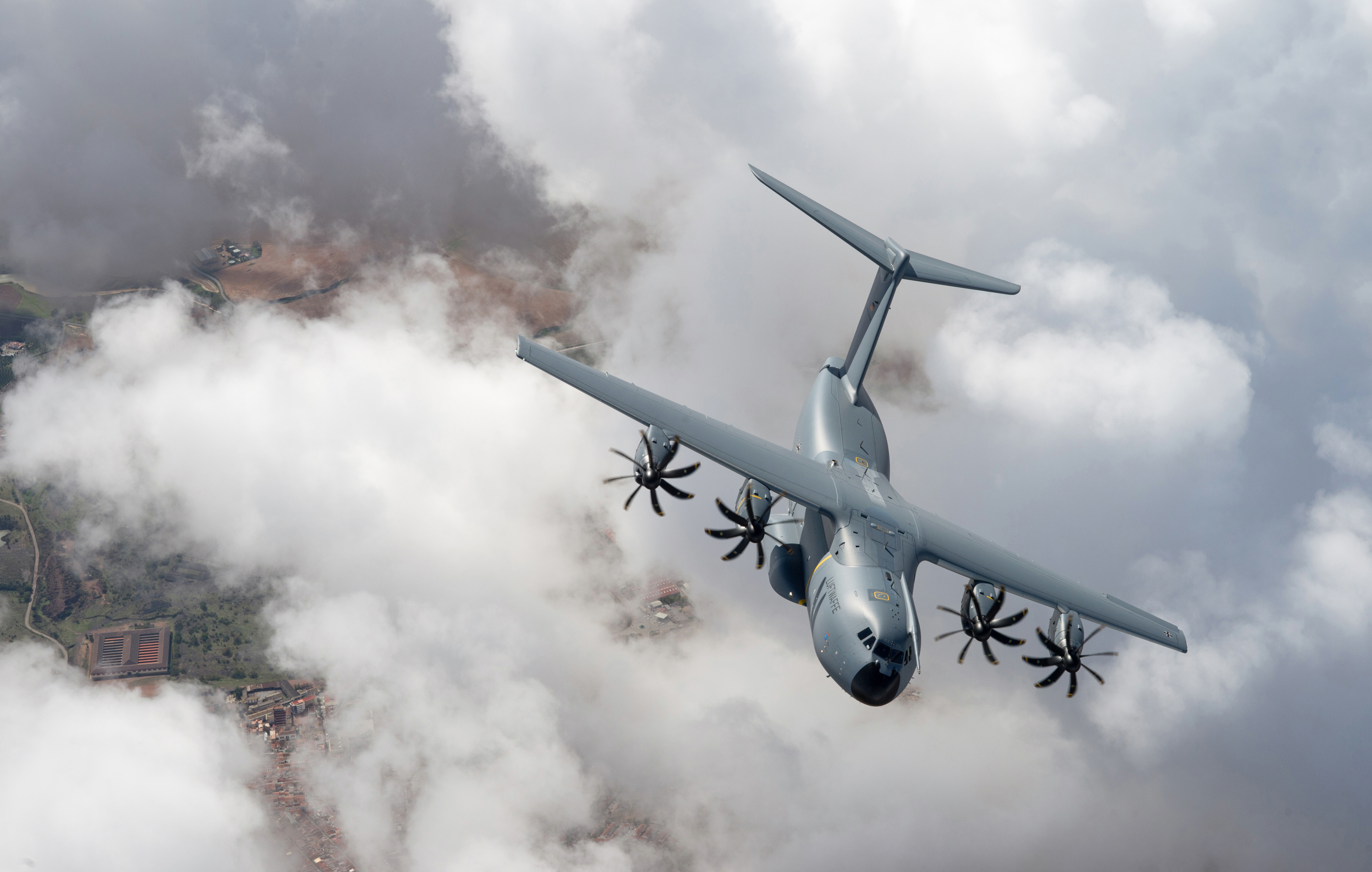 More safety for A400M crews: Airbus signs contract to equip German Air Force A400Ms with infrared protection systems