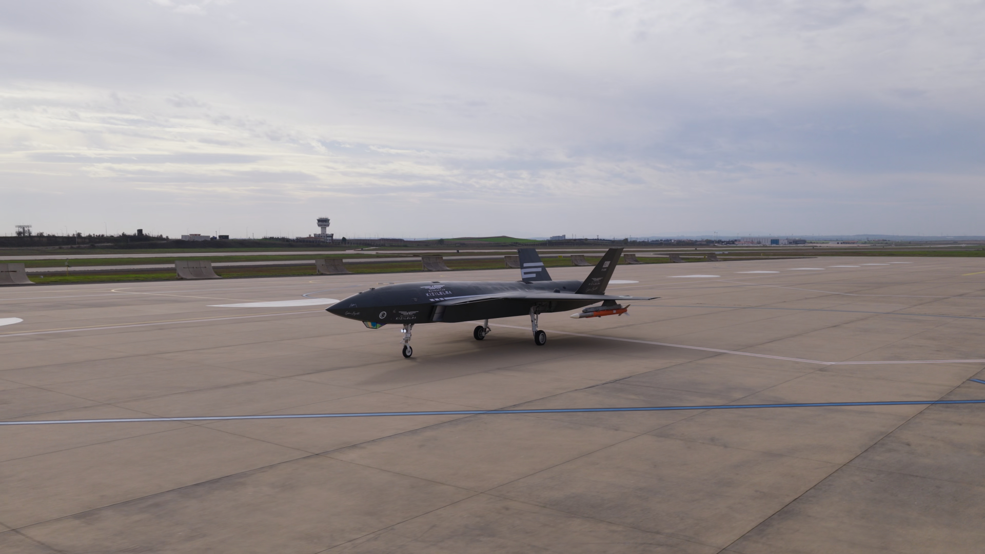 HISTORIC TRIAL FOR BAYRAKTAR KIZILELMA: LOCKED ONTO AN F-16, SCORED A DIRECT HIT IN SIMULATED FIRE!