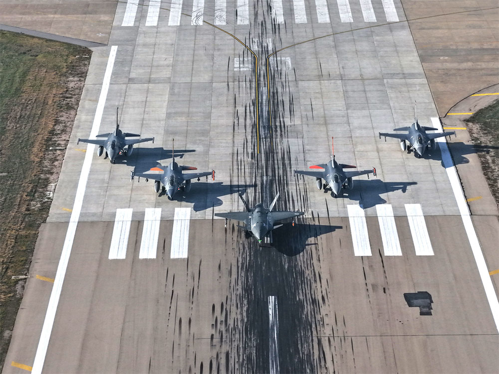 A New Chapter in Aviation History!  Bayraktar KIZILELMA Hits Target with Air-to-Air Missile