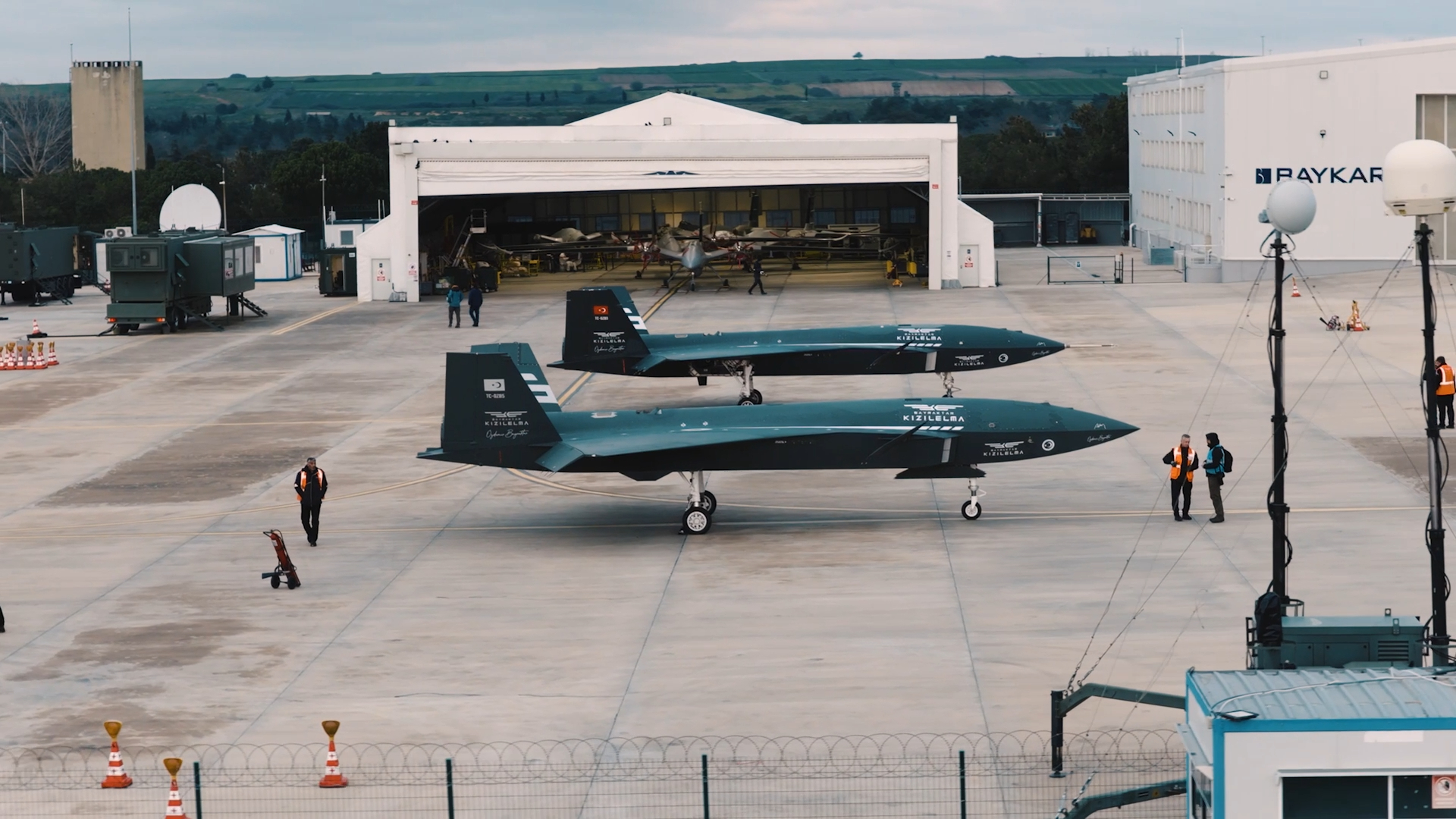 Bayraktar KIZILELMA Performs Formation Flight Using Smart Fleet Autonomy